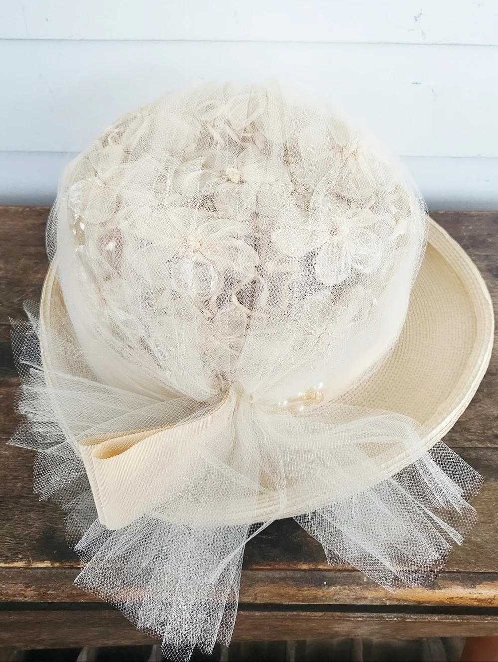 Vintage 60's Beige Floral Tulle Brim Cloche Hat ~Kentucky Derby~Garden Party - Picture 10 of 16